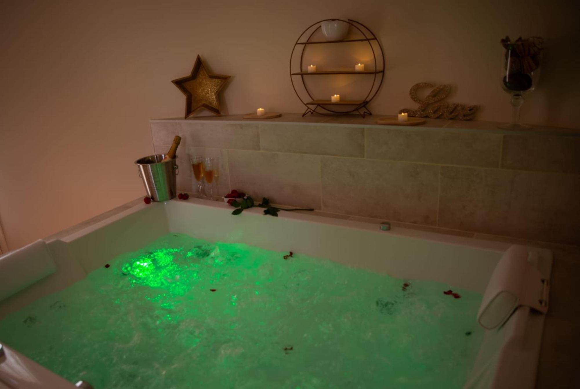 Le Mas Aux Amoureux , Suite Romantique Et Spa Le Barcarès Exteriér fotografie