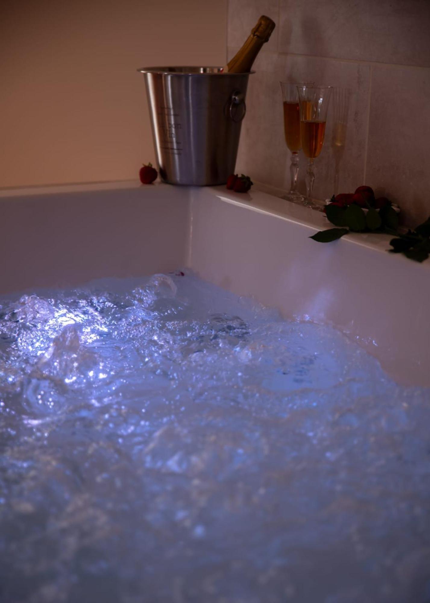 Le Mas Aux Amoureux , Suite Romantique Et Spa Le Barcarès Exteriér fotografie